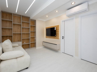 Râșcani, Bl Moscovei, 3 camere si living. Euroreparație! De mijloc!