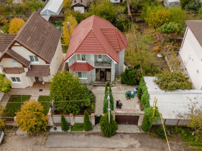 Casă cu 2 nivele, 150 m², teren de 4 ari – Centru, Trușeni