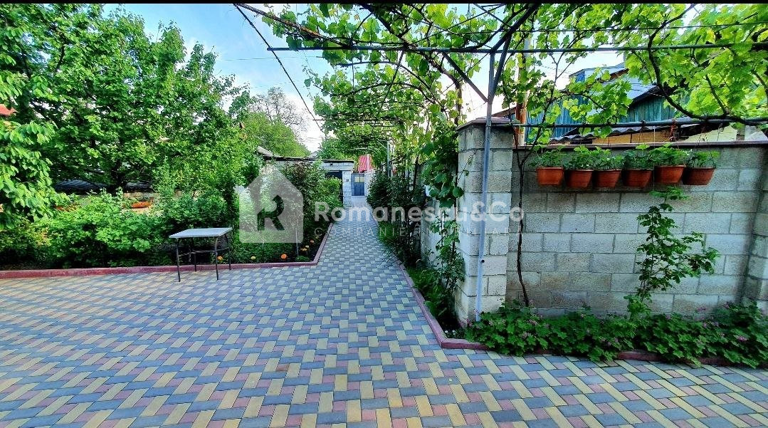 Vânzare casă în sect. Botanica, str. Prigoreni, reparație+autonomă+4 ari! 1