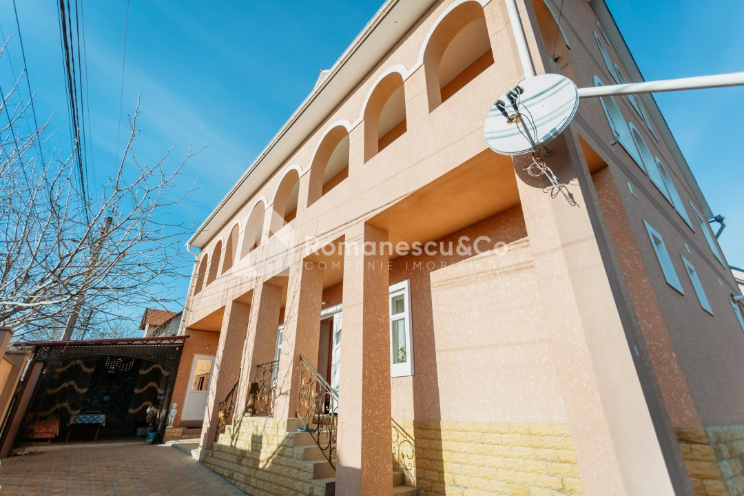 Продается дом в Думбраве, элитный район, 250 кв.м+9 соток! 1