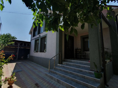 Индивидуальный дом в центре города Крикова, 200 кв.м.+6 соток.