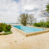 Căsuță cu piscină și priveliște spre lacul Ghidighici! Suprafața 214 mp+15 ari! thumb 3