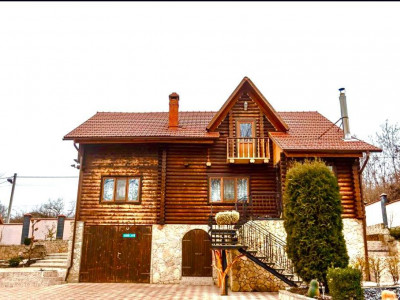 Spre vânzare casă din lemn cu reparație, com. Buneți, mun. Chișinău!