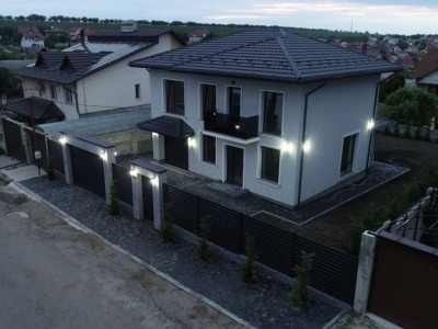 Casă de lux în Cricova! Prima linie, EuroReparatie,Zona Noua! Locație perfectă!