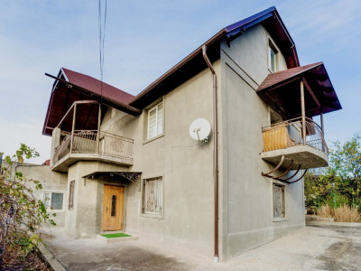 Продается двухуровневый дом, 200 кв.м., 4,8 соток, Кодру.