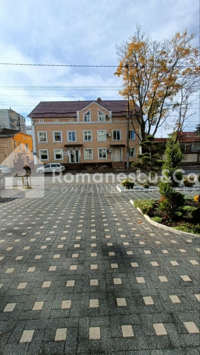Spre vânzare casa cu 3 nivele în Centru, str. București, prima linie! 2